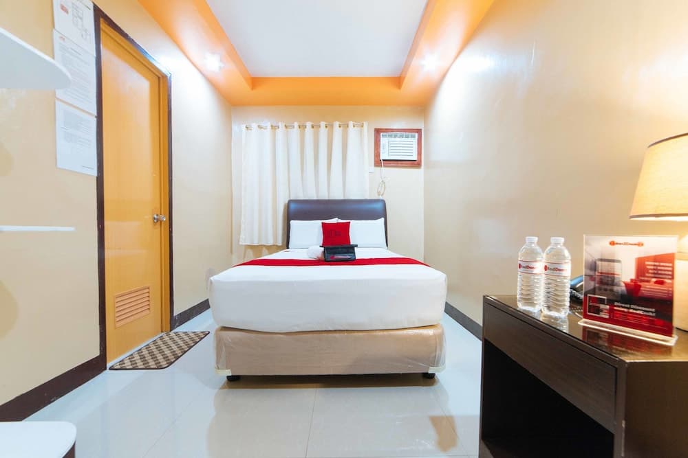 RedDoorz Plus near SM Ecoland Davao