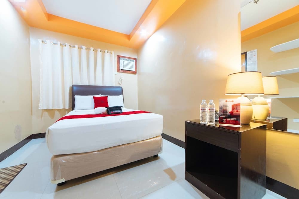 RedDoorz Plus near SM Ecoland Davao