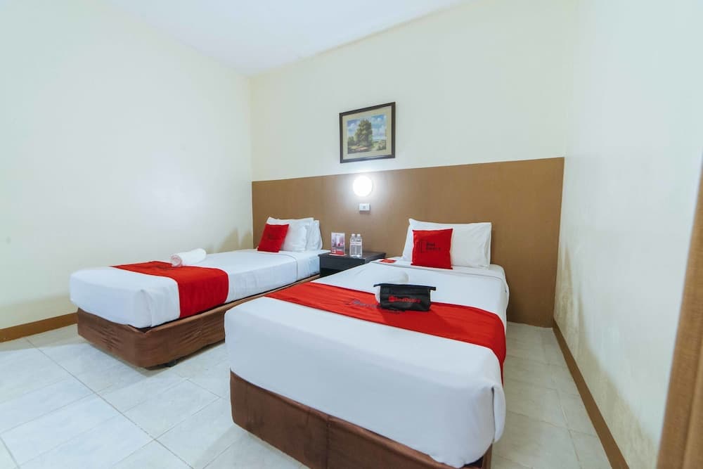 RedDoorz Premium @ The Ritz Garden Oases