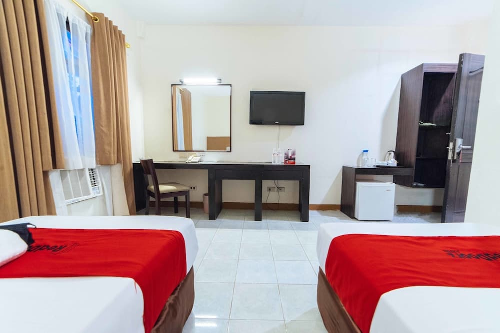 RedDoorz Premium @ The Ritz Garden Oases