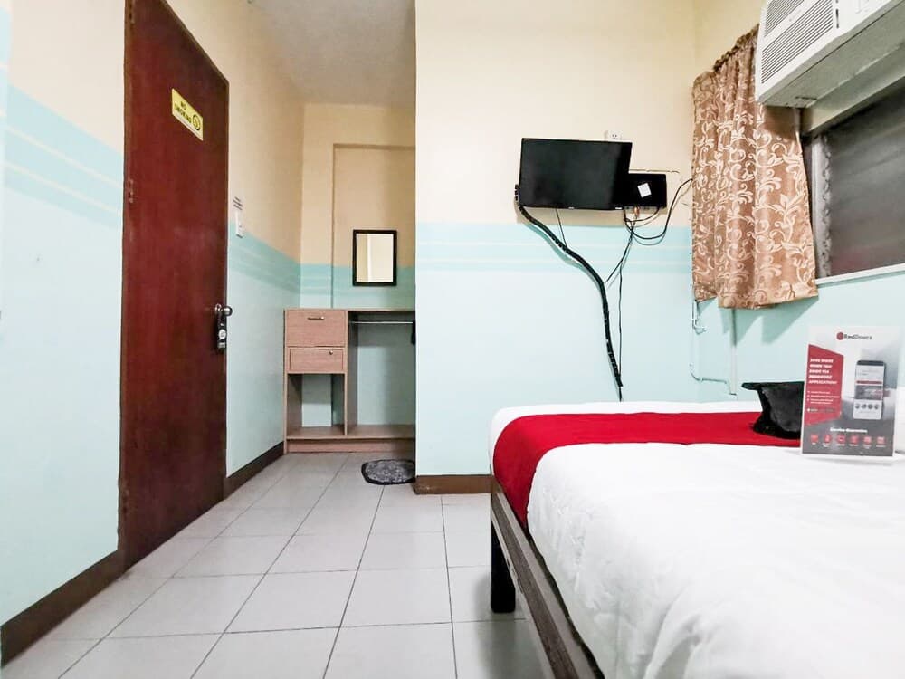 RedDoorz near Davao Doctors Hospital