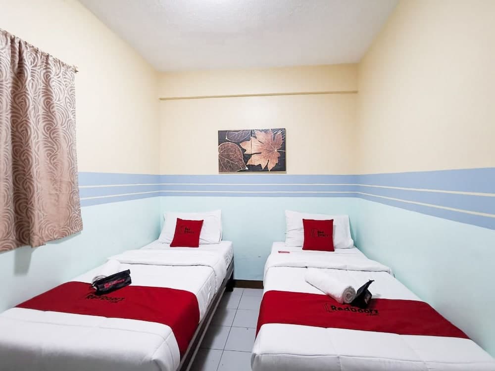 RedDoorz near Davao Doctors Hospital