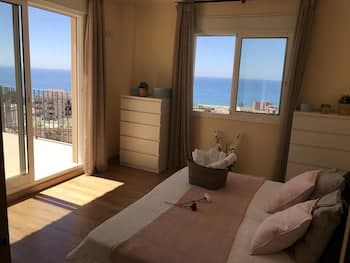 Rooms in Seafront Villa