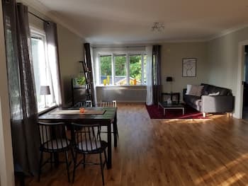 Lovely Spacious Apartment  centerally