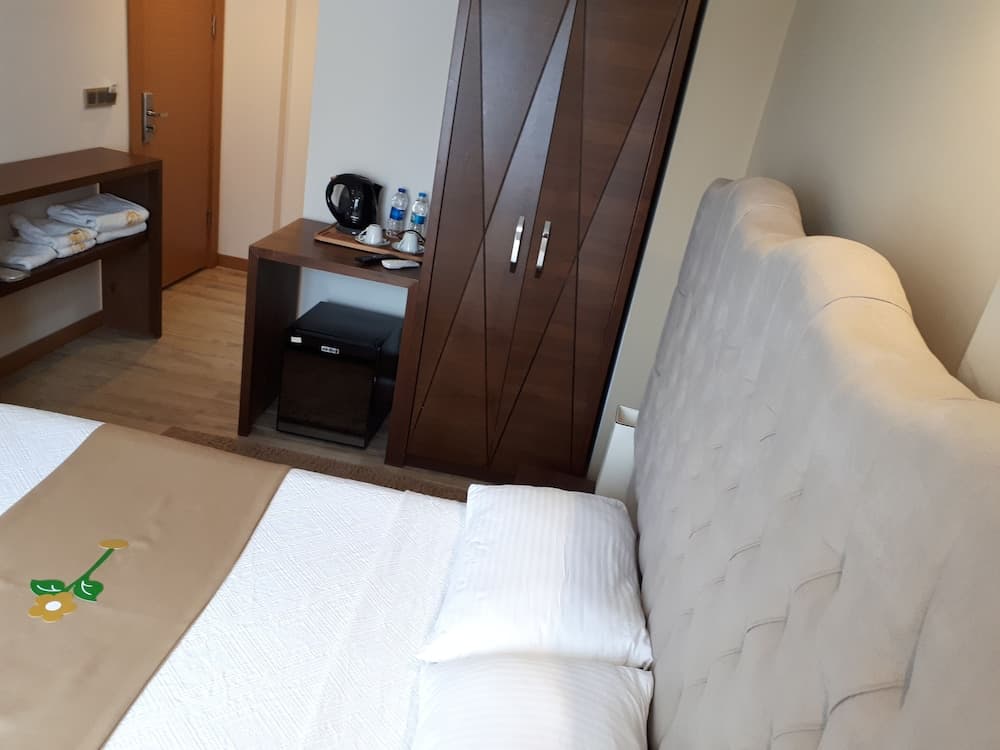 The Klazomenai Marine Hotel