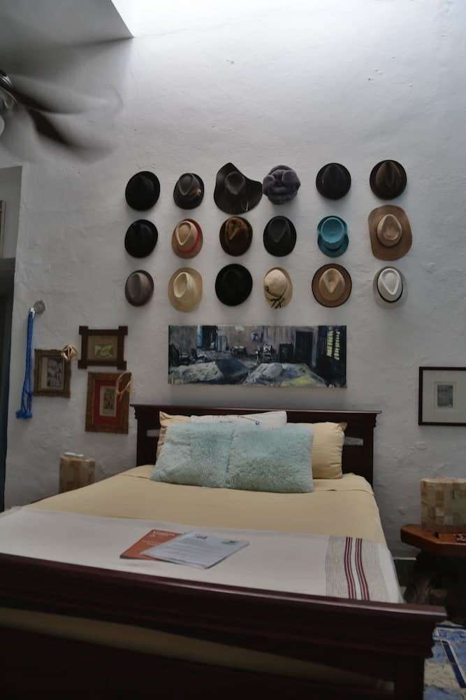 La Pantera Negra Gallery and B&B