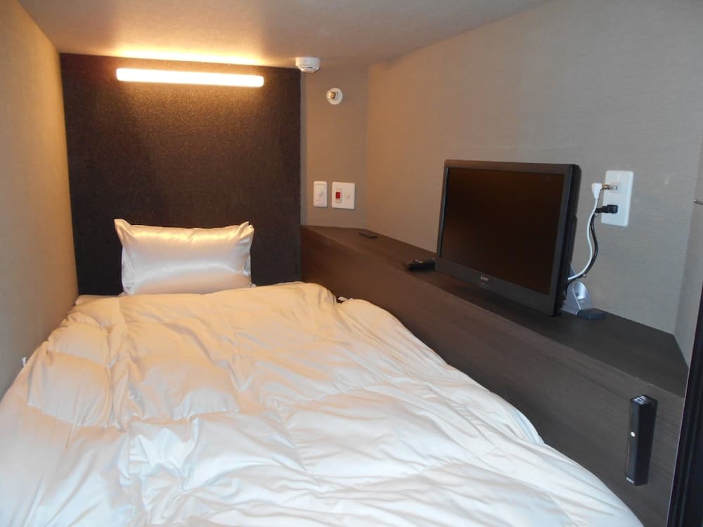 Bizcourt Cabin Susukino - Caters to Men