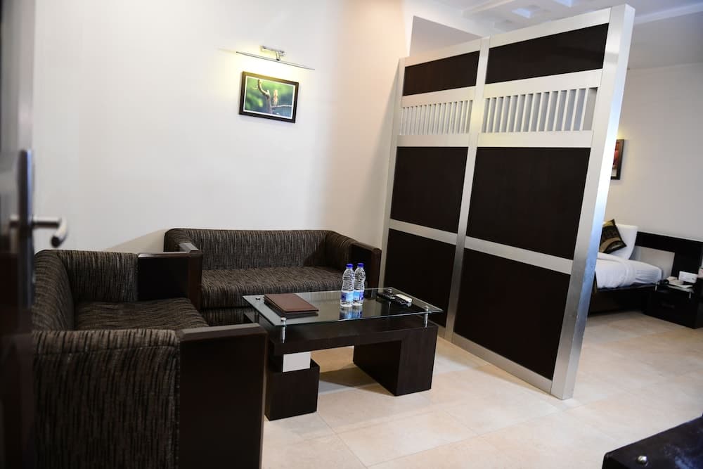 Hotel Ravisha Continental