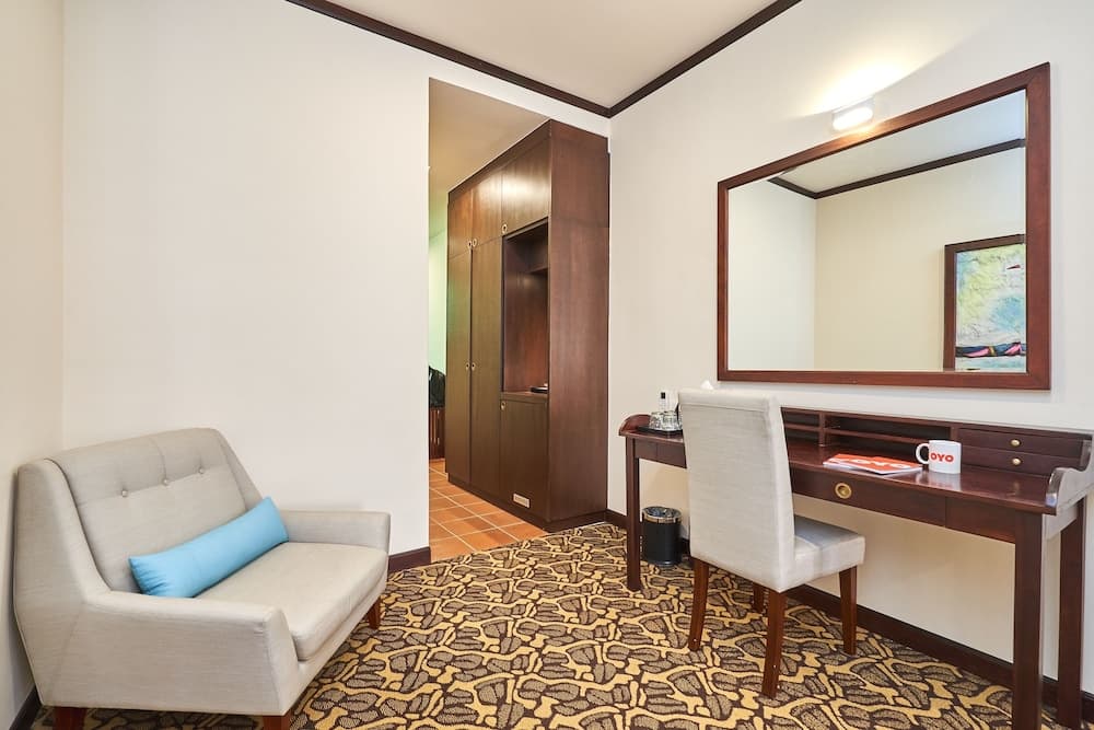 OYO Home 89377 The Platinum Suites