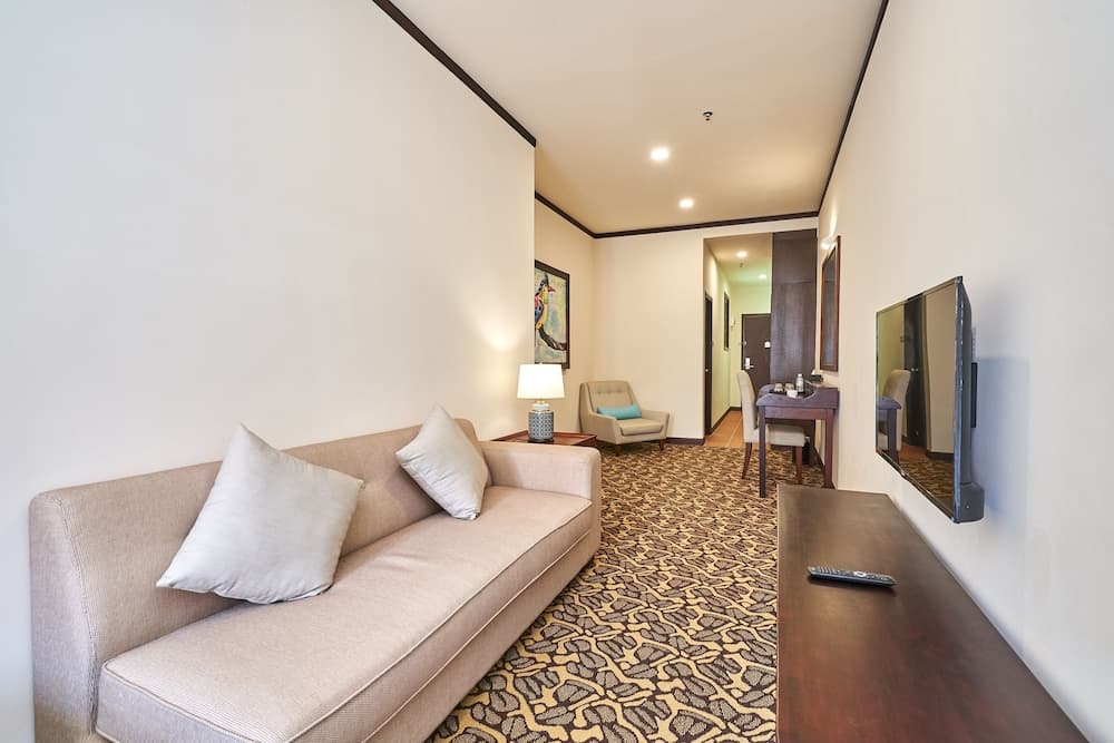 OYO Home 89377 The Platinum Suites