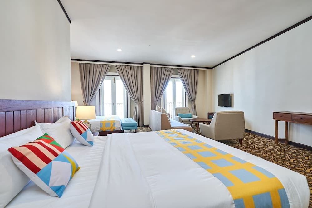 OYO Home 89378 The Platinum Suites