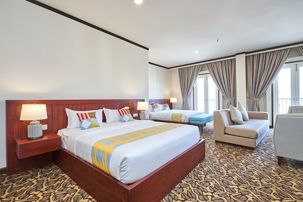 OYO Home 89378 The Platinum Suites