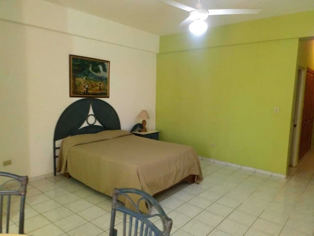 Aparta Hotel Jardines Metropolitanos