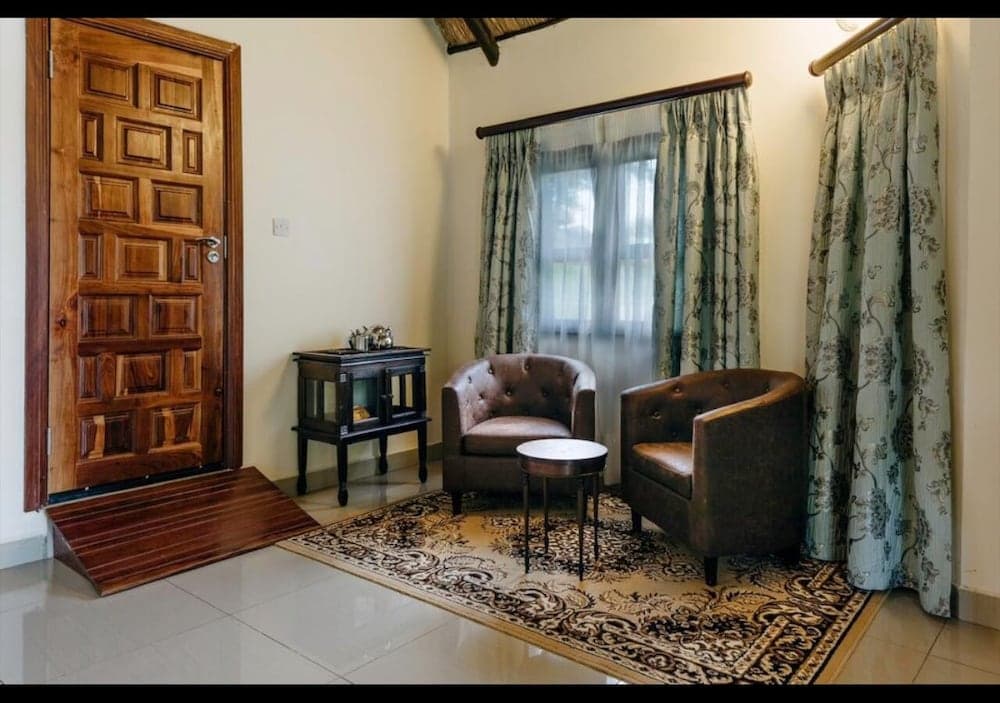 Masaumbezi River Lodge