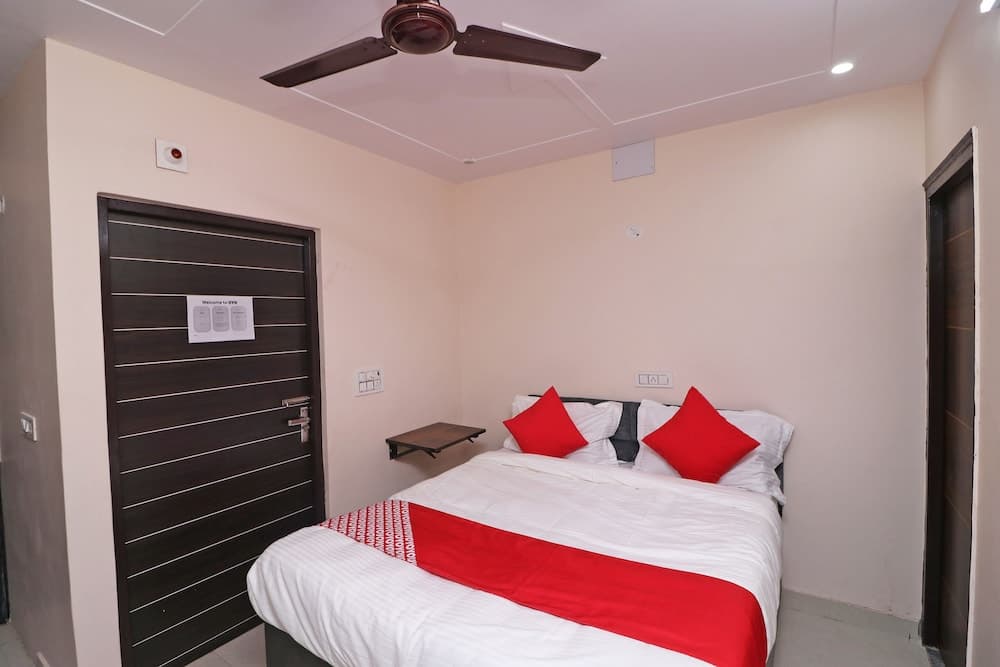 OYO 44999 Jaypee Studios