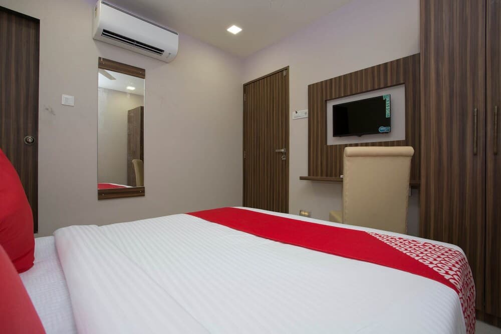 OYO 27640 Hotel Blue Sapphire Residency