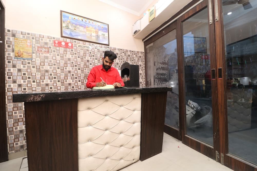 OYO 35497 Hotel Kapoor Residency