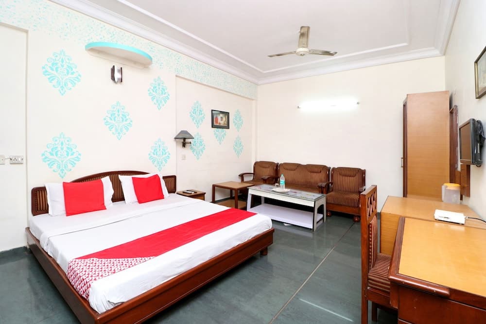 OYO 8623 Hotel Destination