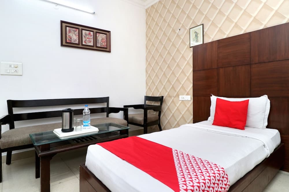 OYO 8627 Hotel Space