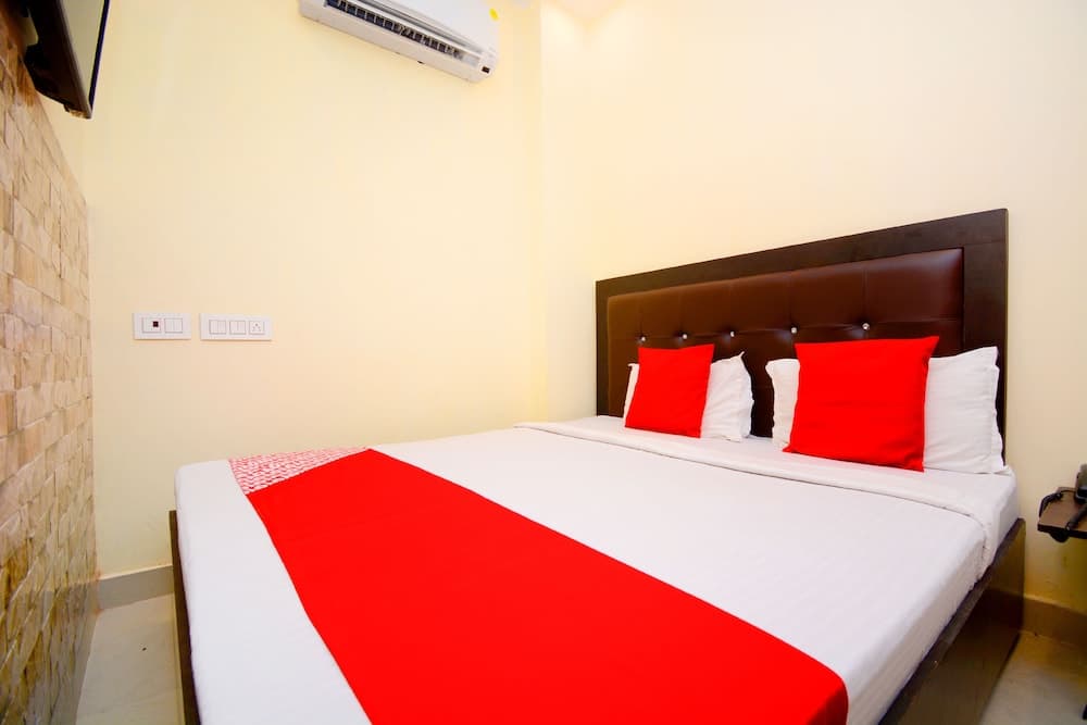 OYO 38733 The Sai Palace