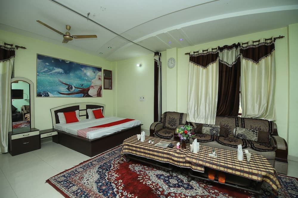 OYO 40458 Hotel Deep Palace