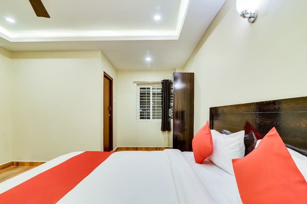 Capital O 28216 Raajas Grand