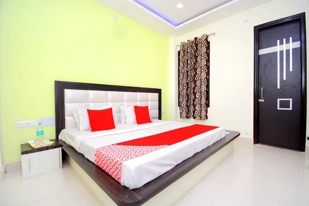 OYO 37809 Hotel Royal Lifestyle