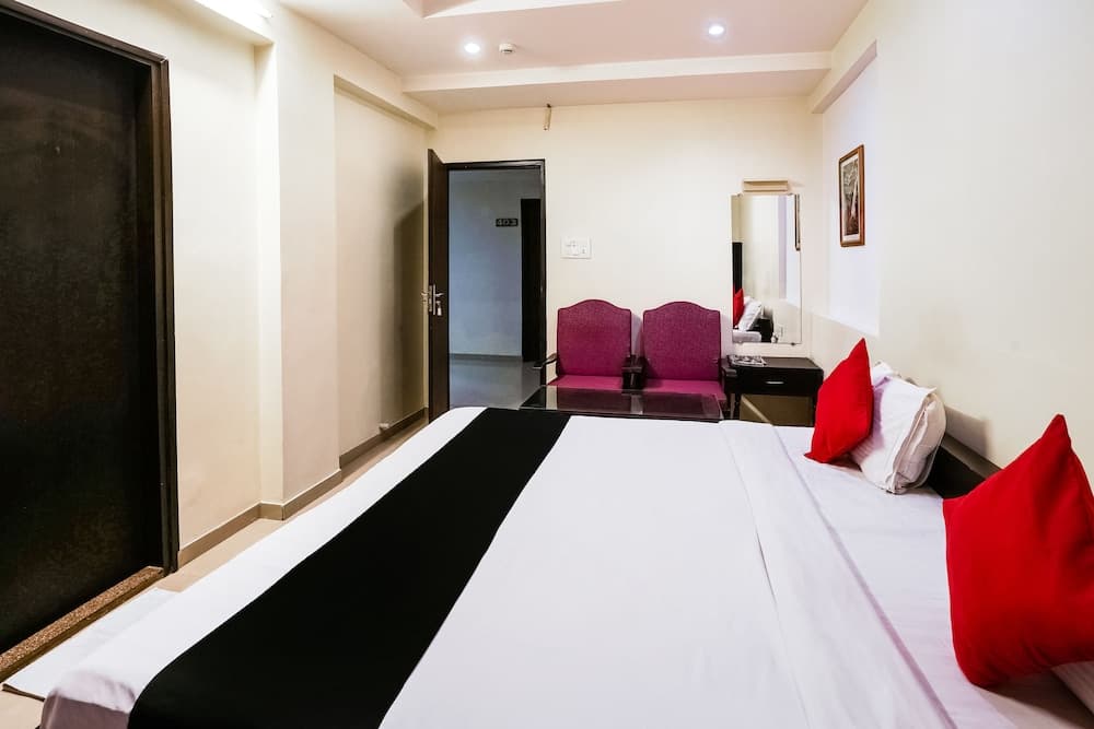 Capital O 48482 Hotel Tribecca Inn