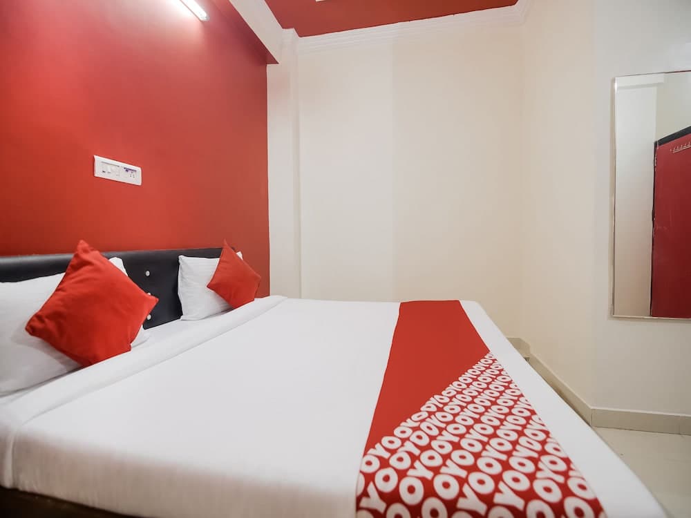 OYO 46533 Ravi Palace