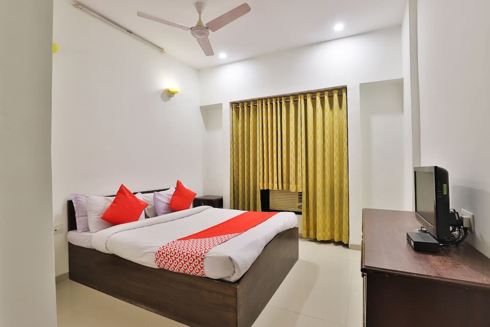 OYO 2494 Hotel Shree Plaza