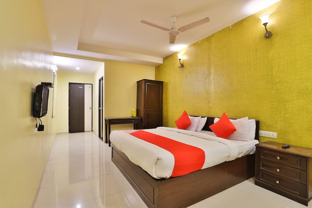 OYO 2494 Hotel Shree Plaza
