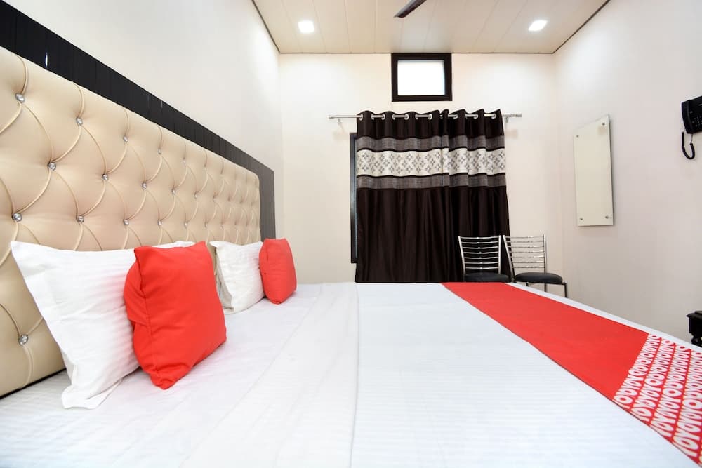 OYO 40235 Aashiaana Guest House