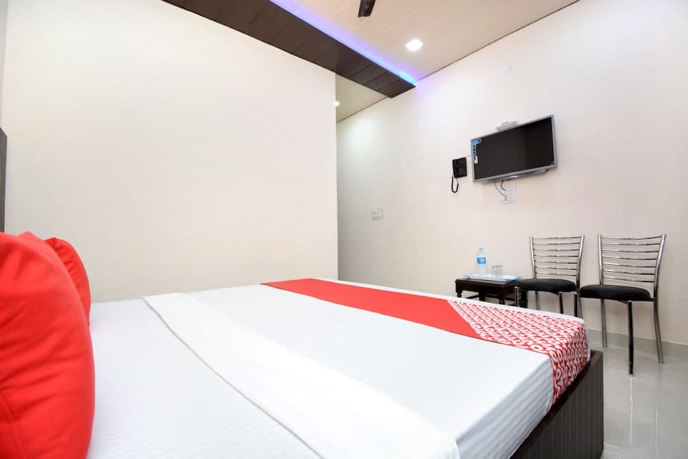 OYO 40235 Aashiaana Guest House