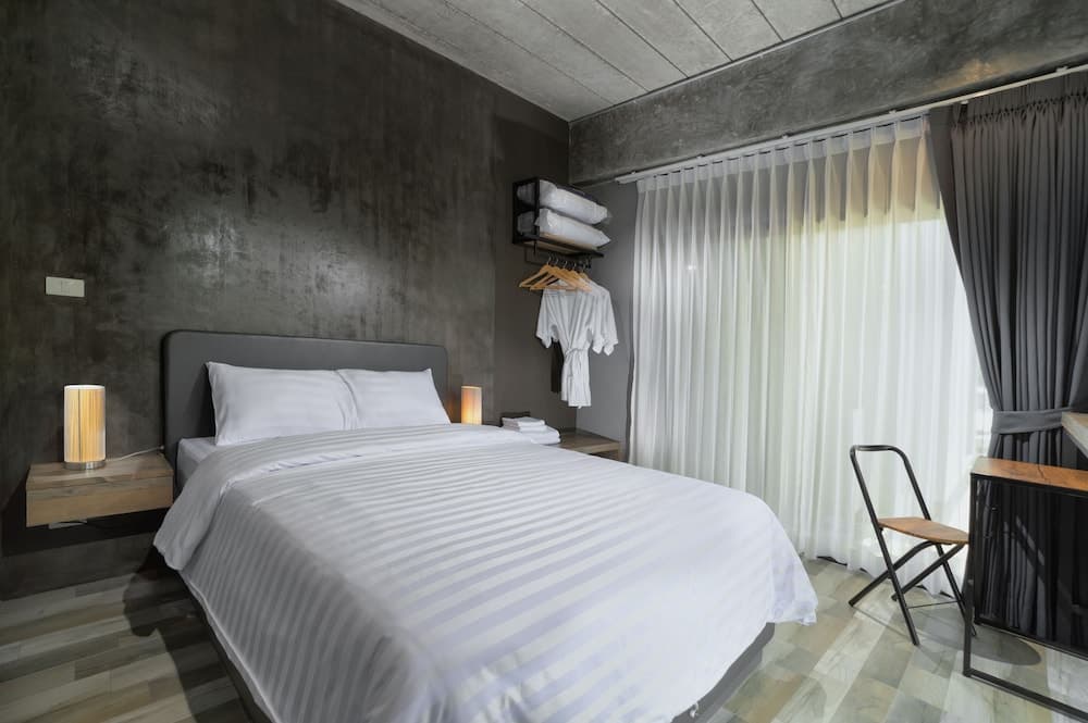 The Nichehome - A Lovely Waterside Living