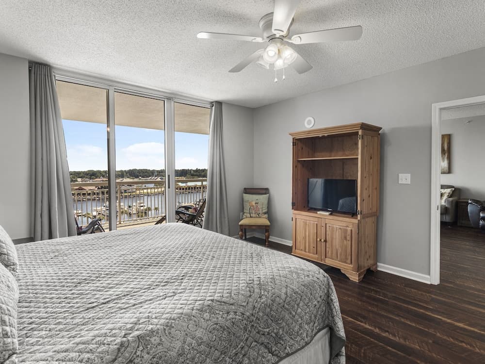 North Tower #802 3 Bedroom Condo by RedAwning