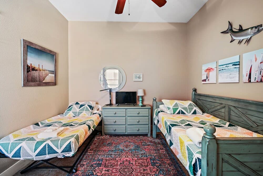 Beach  #2 3 Bedroom Condo by RedAwning