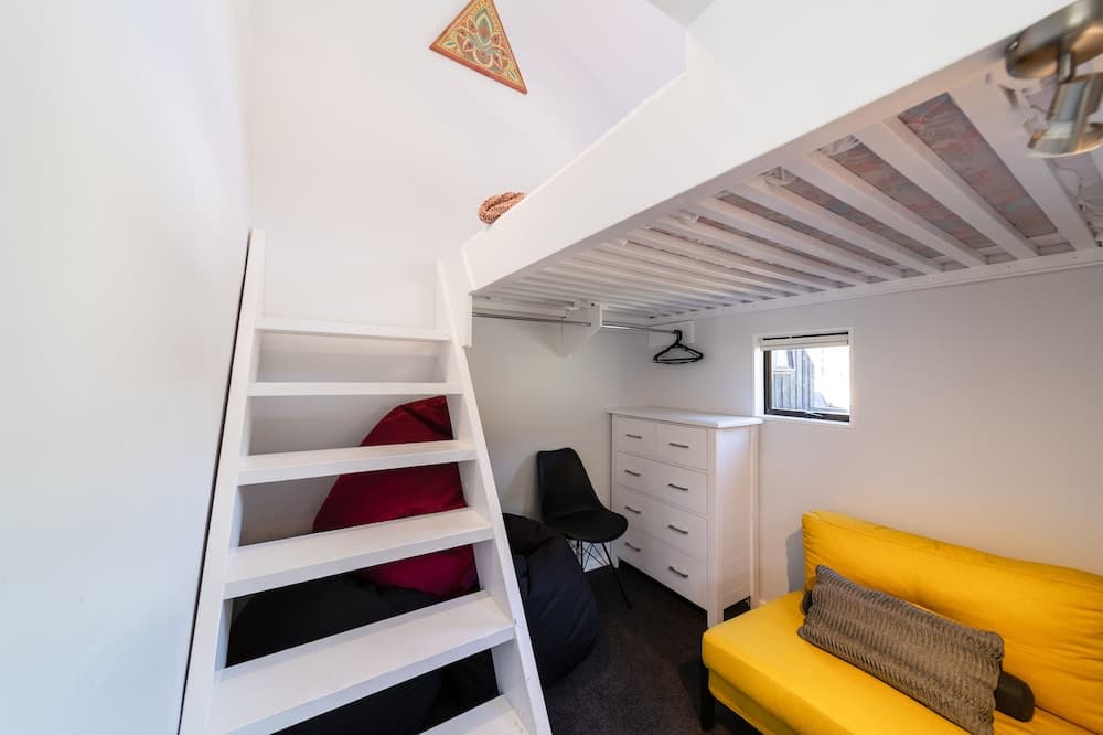 16 guests. Unique, central, mountain & lake views