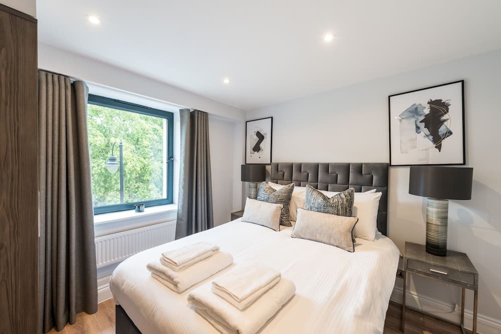 The Carlyle - Elegant Serviced Apartments