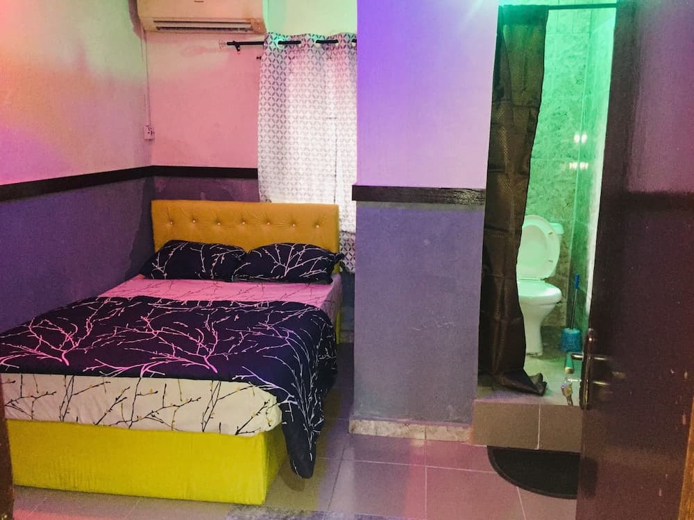 JuiceBox Private Lodge