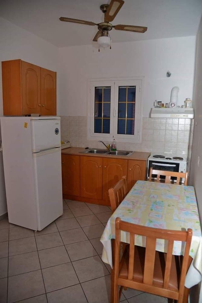 Matina Apartments Tyros