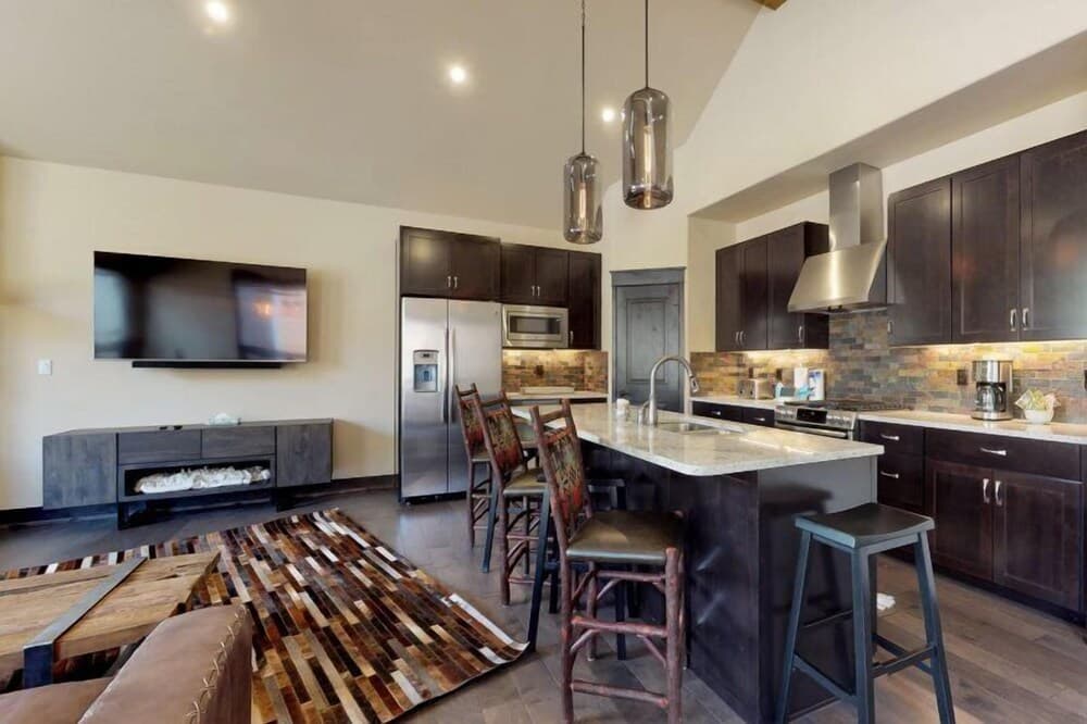 Spacious 3 Bedroom Townhome in River Run Village Within Walking Distance to Gondola and Restaurants