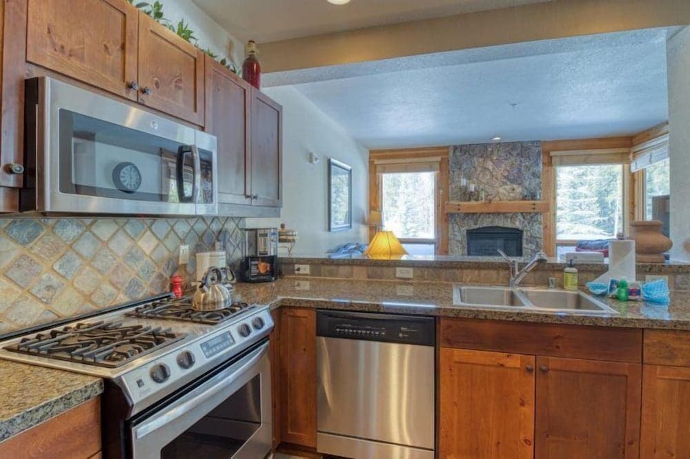 Private Family Friendly 2 Bedroom Townhome Located in East Keystone With Access to Free Shuttle Service