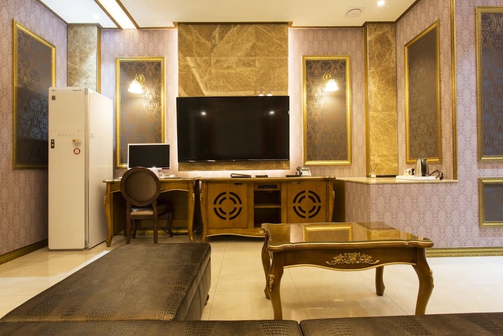 Myeongpum Drive-in Hotel