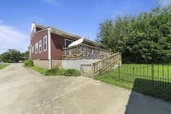 Harbor Delight On The Bay - Private Sandy Beach! 4 Bedroom Home by Redawning