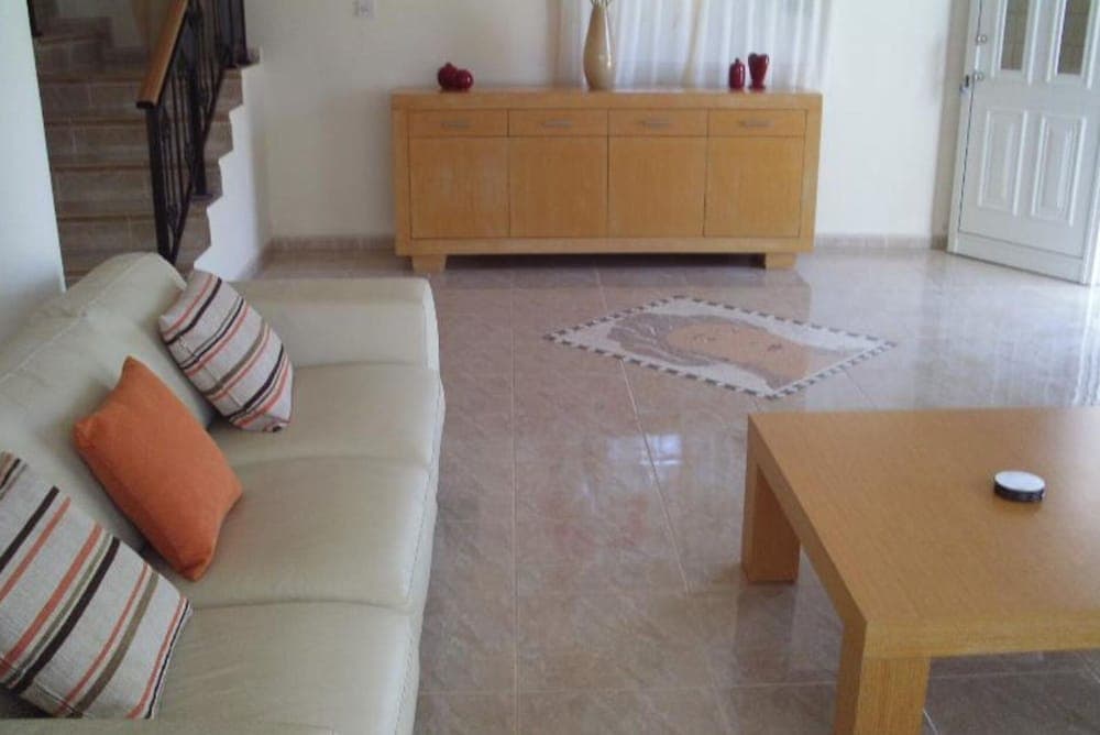 3 Bed Villa 10 Minutes Drive From Beautiful Beach