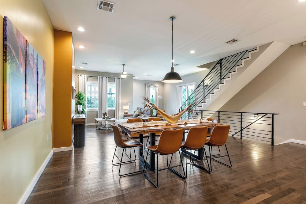 Magnificent 4 Bedroom Townhouse near Lafitte Greenway