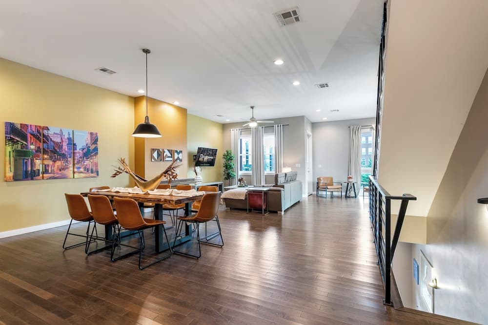 Magnificent 4 Bedroom Townhouse near Lafitte Greenway