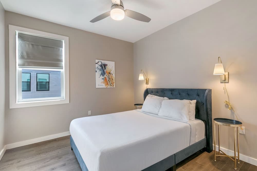 4BR Modern Townhouse in Mid City