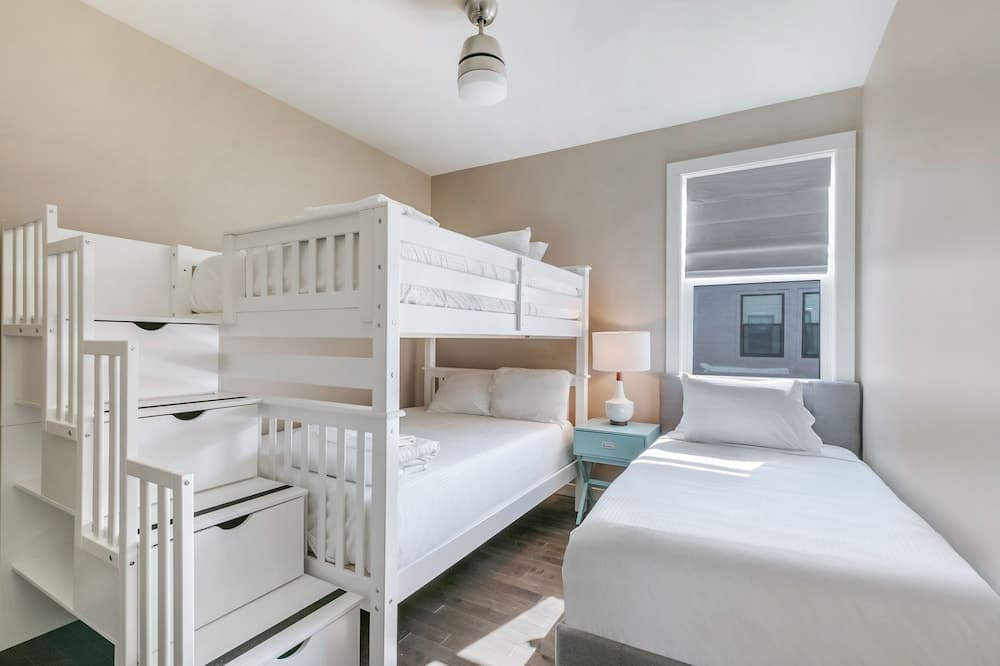 4BR Modern Townhouse in Mid City