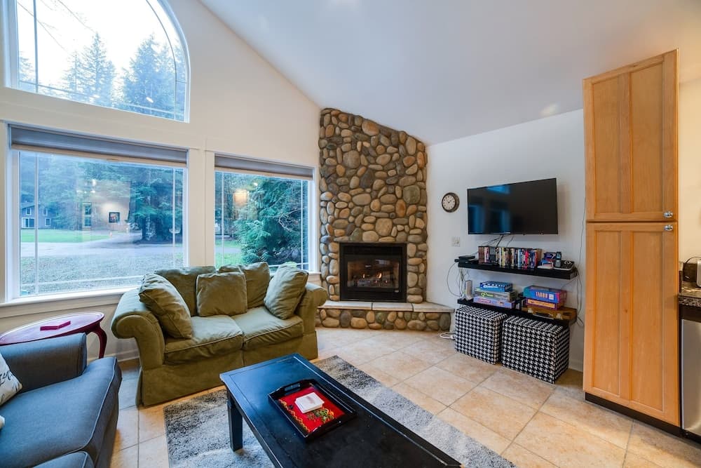 01SL-Hot Tub-Pets OK-BBQ-WIFI - Sleeps 8